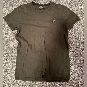 Hollister dark green t-shirt